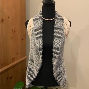 🌹Max Studio • Girls Grey and Cream Fuzzy Open-Front Vest